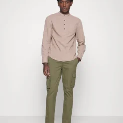 Pier One Cargobroek -Olive 3 Pier One Cargobroek -Olive -Pier One-Winkel 07e51e0048694834b407c56d108951f2 scaled