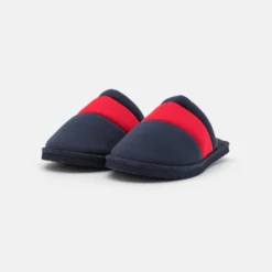 Pier One Unisex - Pantoffels - Dark Blue/Red -Pier One-Winkel 08bf6c4b2ded4cc391eed6fd8bf4a4c3 scaled