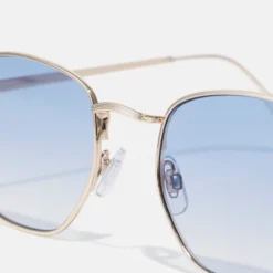 Pier One Unisex - Zonnebril - Light Blue 4 Pier One Unisex - Zonnebril - Light Blue -Pier One-Winkel 0cc7c833d02d49929210f35ae3c94d09 scaled