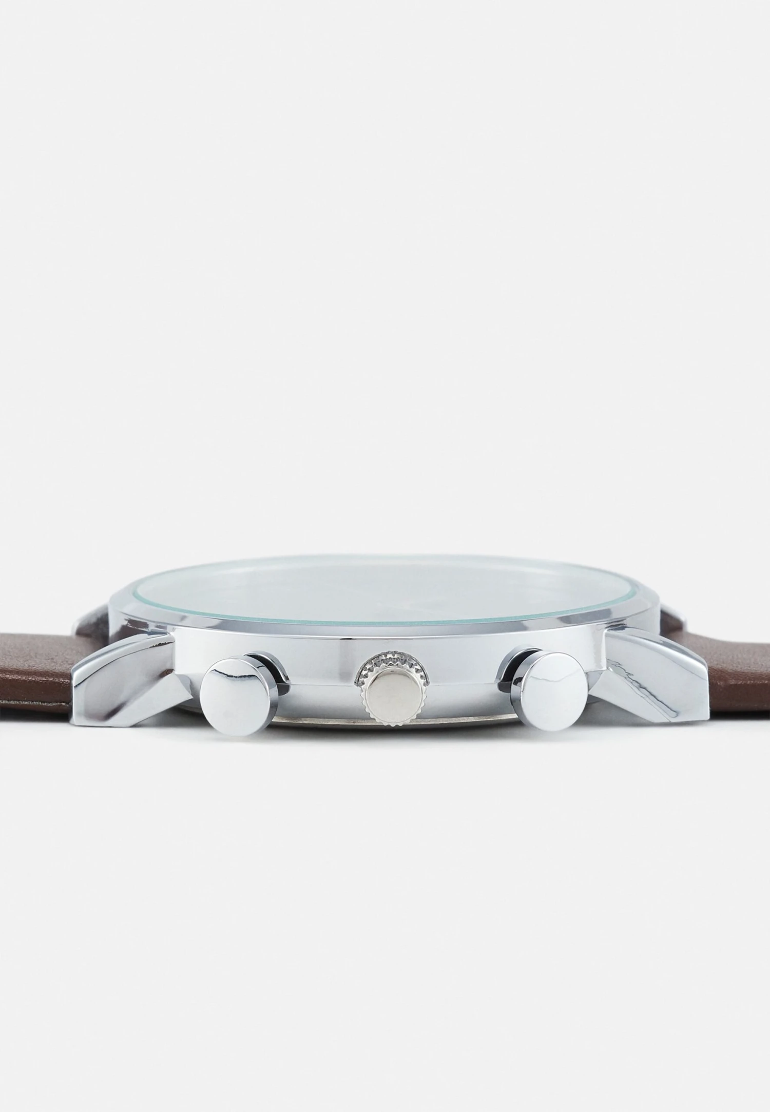 Set - Horloge - Cognac Pier One Set - Horloge - Cognac -Pier One-Winkel 3fafa75c3bdb47a09561ab9be0f47f01 scaled