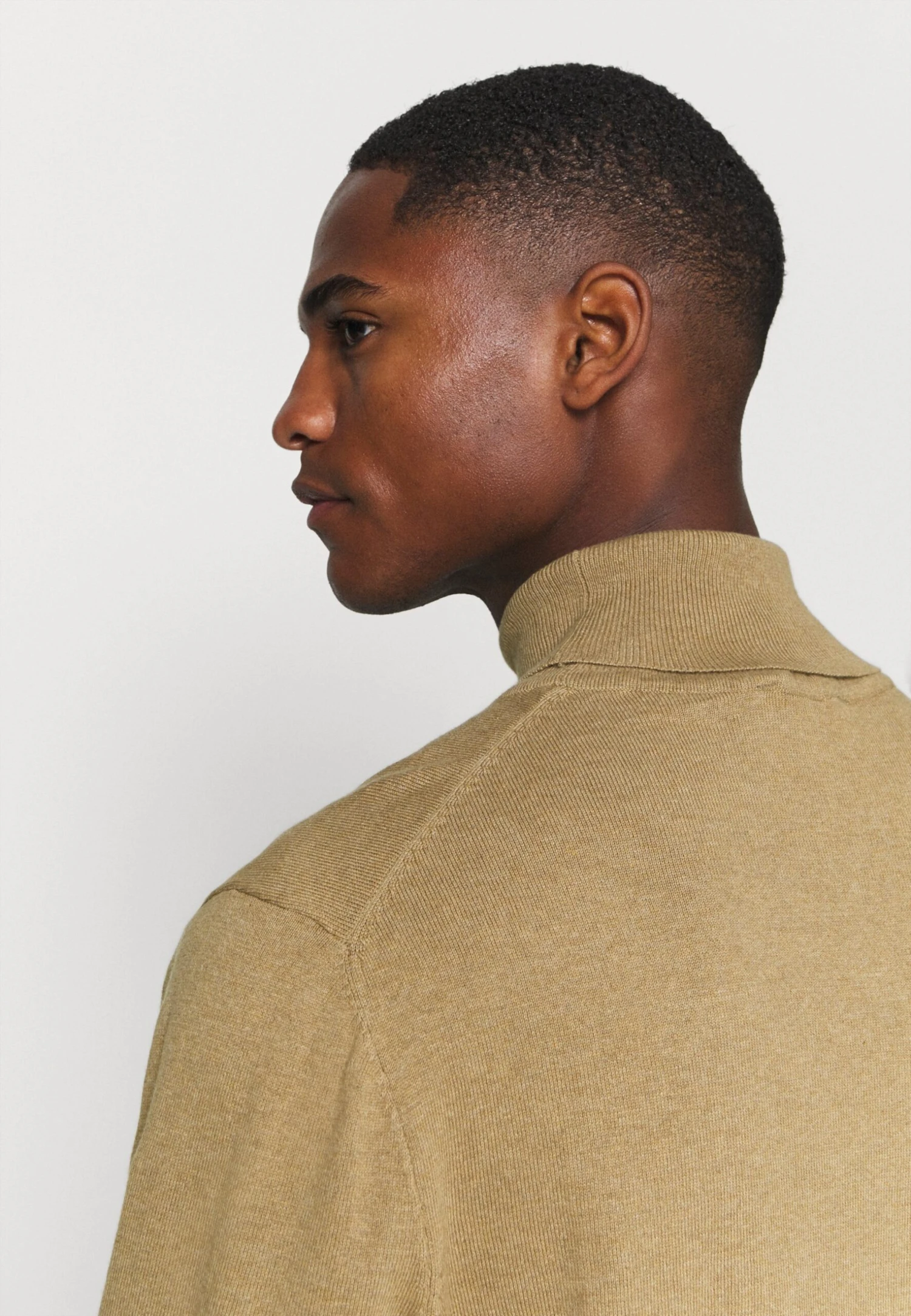 Trui - Camel Pier One Trui - Camel -Pier One-Winkel 47ca594b791a4226a1d5b7dd2bdb62ae scaled