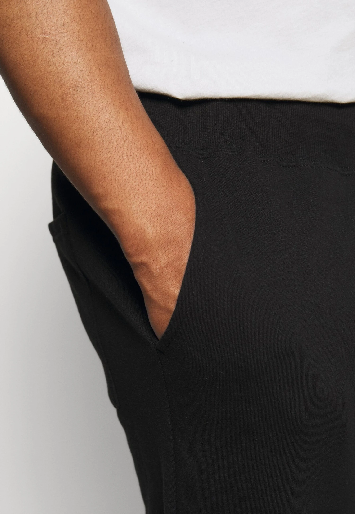 Trainingsbroek - Black Pier One Trainingsbroek - Black -Pier One-Winkel 48575df4872548bba79fbbedbf1abb19 scaled