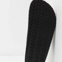 Pier One Unisex - Pantoffels - Black 8 Pier One Unisex - Pantoffels - Black -Pier One-Winkel 4a735c24e60449a29969a0148d036b07 scaled