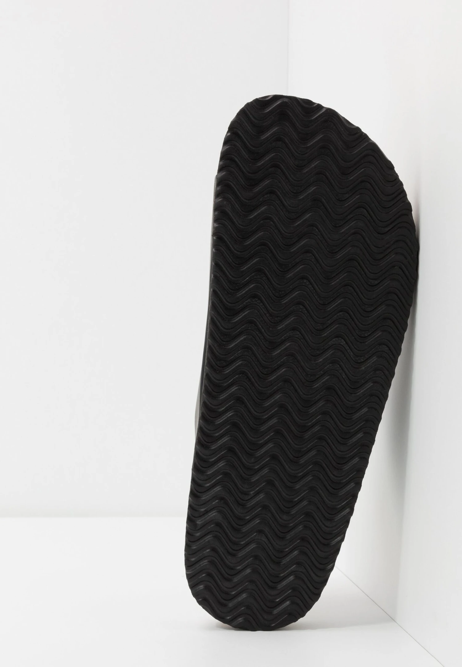 Unisex - Pantoffels - Black Pier One Unisex - Pantoffels - Black -Pier One-Winkel 4a735c24e60449a29969a0148d036b07 scaled