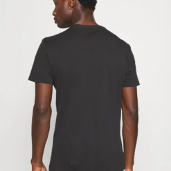 Pier One 3 Pack - T-Shirt Basic - Black/Mottled Dark Grey/Bordeaux -Pier One-Winkel 4b506f9f317a4f3a9f14842e6534894e scaled