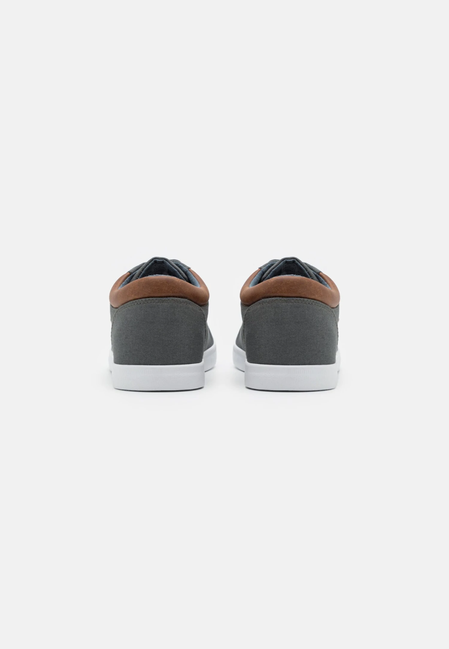 Unisex - Sneakers Laag - Grey Pier One Unisex - Sneakers Laag - Grey -Pier One-Winkel 4b65cf34cf5e47c0a6efdc07f3d8fa53 scaled