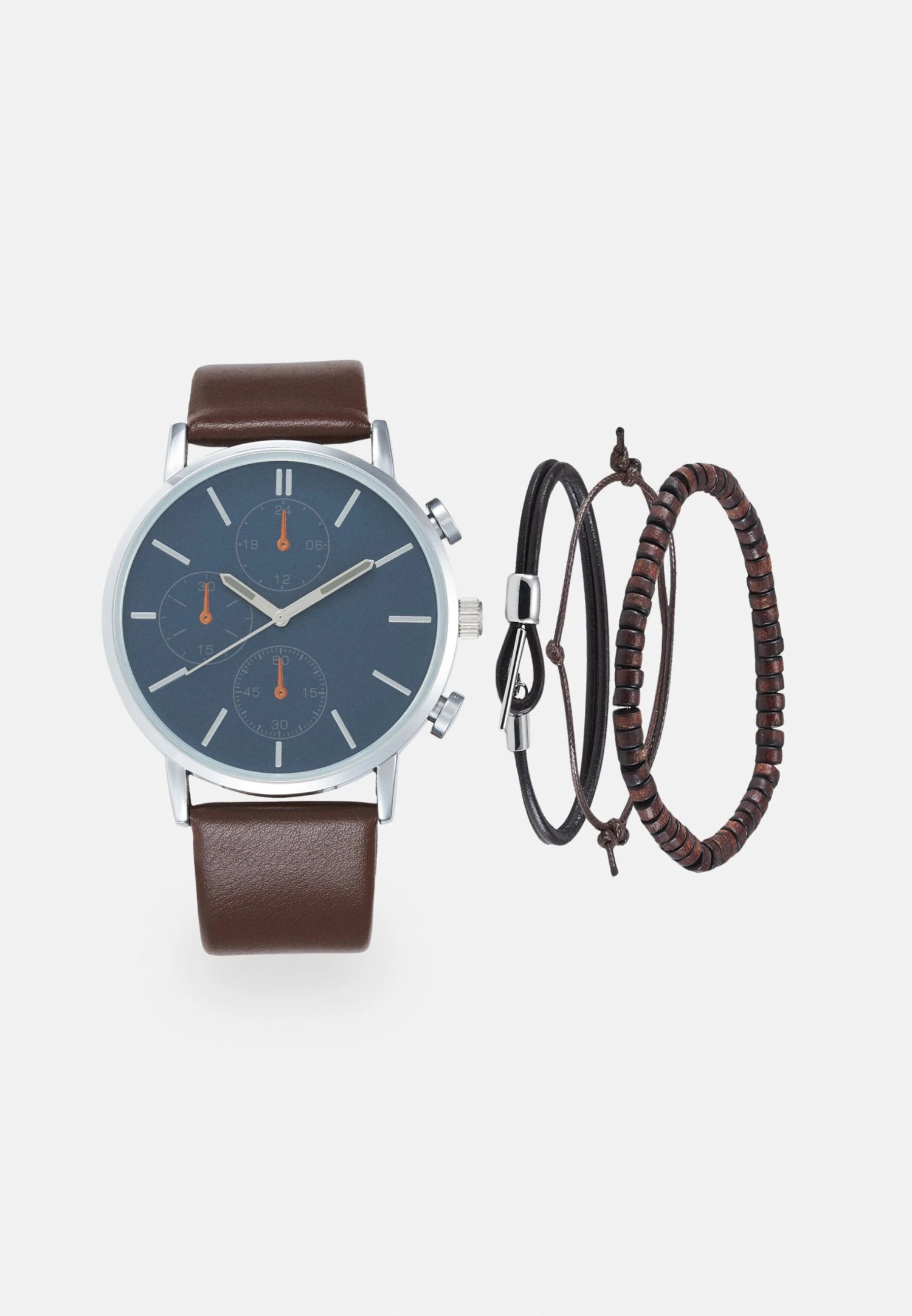 Set - Horloge - Cognac Pier One Set - Horloge - Cognac -Pier One-Winkel 564775f488844f90a319100718c0355d scaled