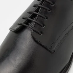 Pier One Leather - Veterschoenen - Black 7 Pier One Leather - Veterschoenen - Black -Pier One-Winkel 5df7fbd642c843e5ba8fa66bed214127 scaled
