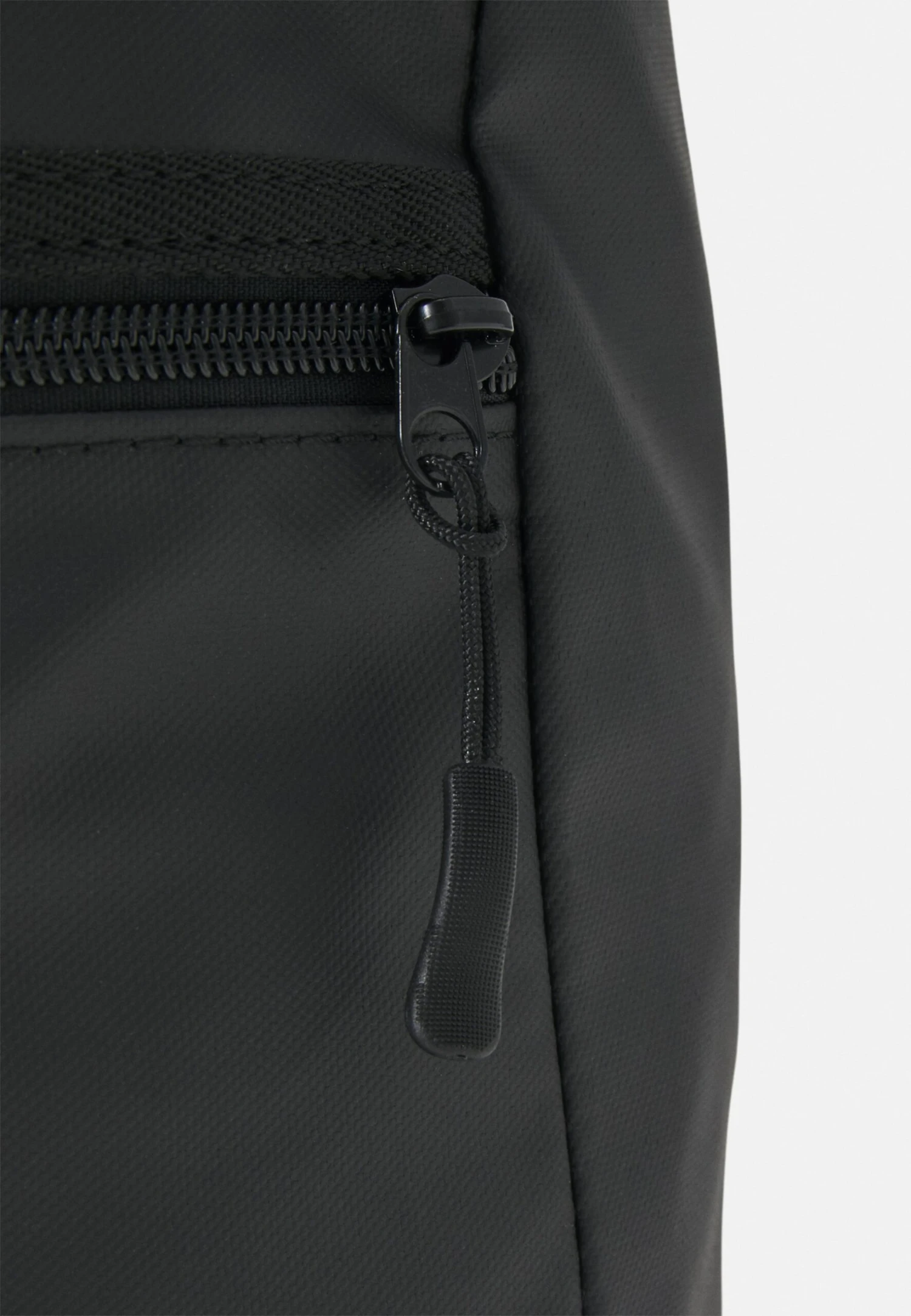 Tarpaulin Water Repellent Unisex - Rugzak - Black Pier One Tarpaulin Water Repellent Unisex - Rugzak - Black -Pier One-Winkel 66953189645a4b2390a5d5794bbc64da scaled