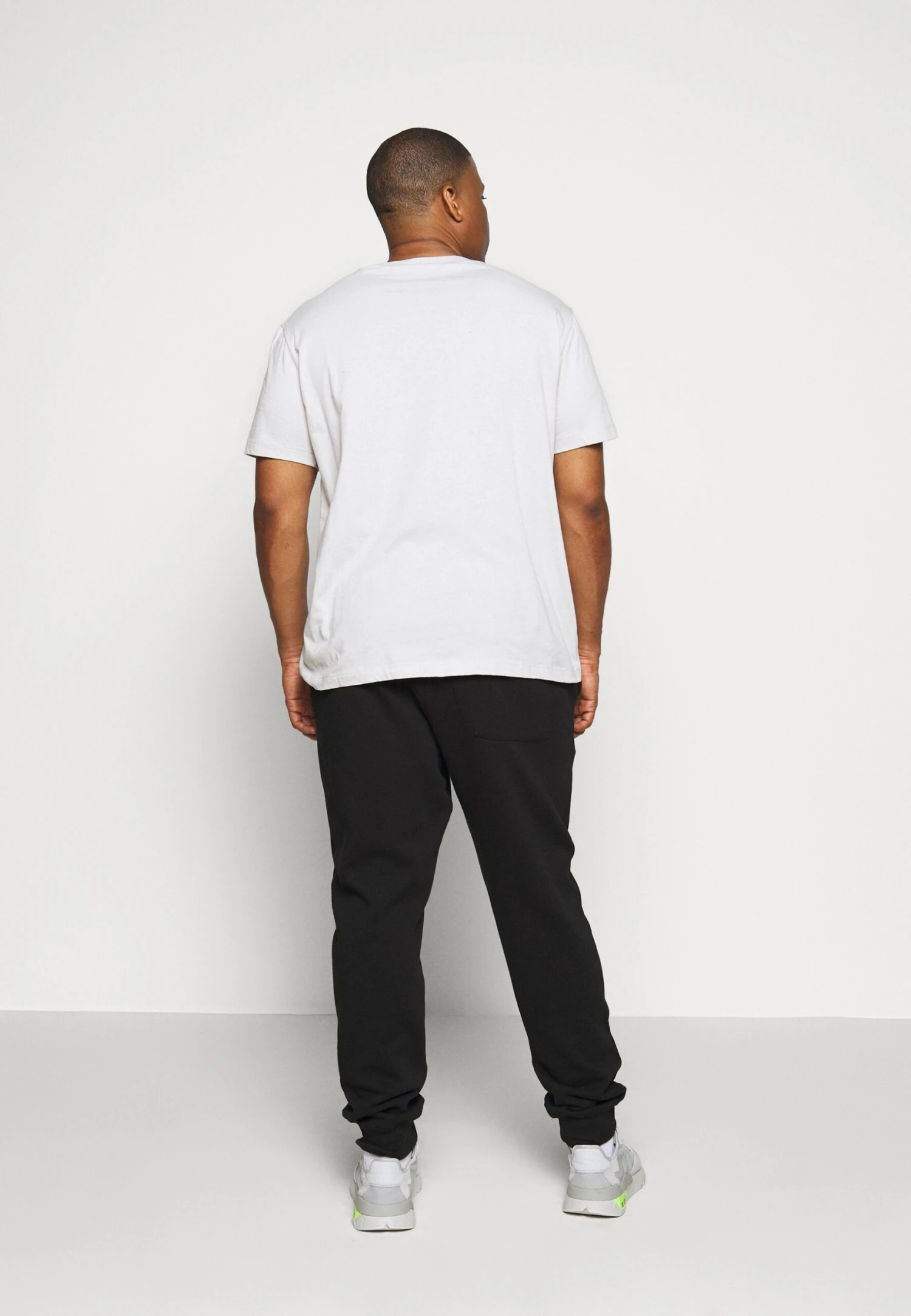 Trainingsbroek - Black Pier One Trainingsbroek - Black -Pier One-Winkel 699521bb2749412dbeafcb45a7d1ceb2 scaled