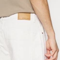 Pier One Carpenter Colored Twill- Straight Leg Jeans - Off-White -Pier One-Winkel 6ab9ac206d634ef2960024847cf7be03 scaled