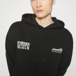 Pier One Wood Hoodie - Hoodie - Black -Pier One-Winkel 785052bc4c4344ab916cf960f0780afd scaled