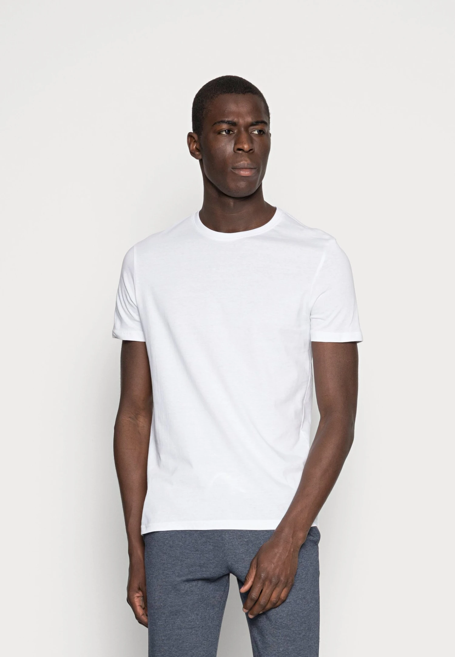 3 Pack - T-Shirt Basic - White/Black/Light Grey Pier One 3 Pack - T-Shirt Basic - White/Black/Light Grey -Pier One-Winkel 7a9dfbf62f4842358da31b041b404527 scaled