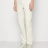 Pier One Chino - White 1 Pier One Chino - White -Pier One-Winkel 7d4fef976fc24c14bda4e8aa626b3a74 scaled