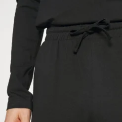 Pier One Pyjama - Black 6 Pier One Pyjama - Black -Pier One-Winkel 842cc55e81224f6ca06ad94aae25d25c scaled