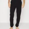 Pier One Pyjamabroek - Black 2 Pier One Pyjamabroek - Black -Pier One-Winkel 878fbafb674c47a58dfd052574a2cb61