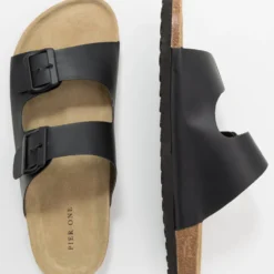 Pier One Unisex - Pantoffels - Black 7 Pier One Unisex - Pantoffels - Black -Pier One-Winkel a98de5f417bd4f57b176937b18a12ab7 scaled