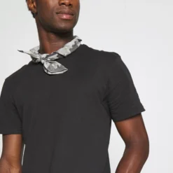 Pier One 3 Pack - T-Shirt Basic - Black/Mottled Dark Grey/Bordeaux -Pier One-Winkel ae9b9691c10949c5b4edc17929f8c13a scaled