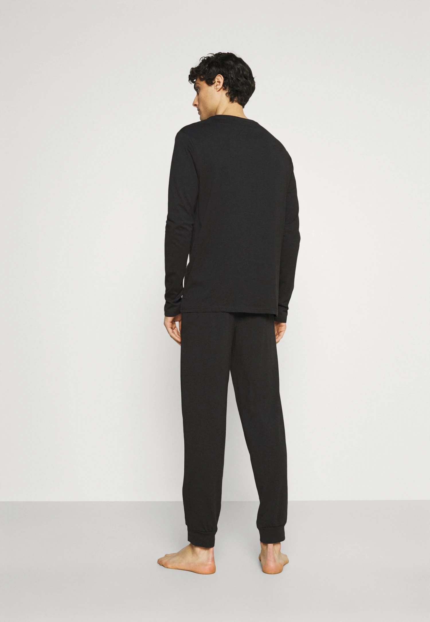 Pyjama - Black Pier One Pyjama - Black -Pier One-Winkel b9b8fb88b64649ea840444d93817e424 scaled