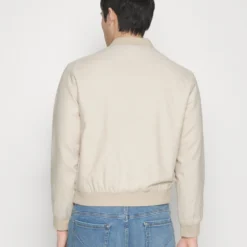Pier One Bomberjacks - Beige -Pier One-Winkel ba865374a5974ac187bf6ede3af27cf5 scaled