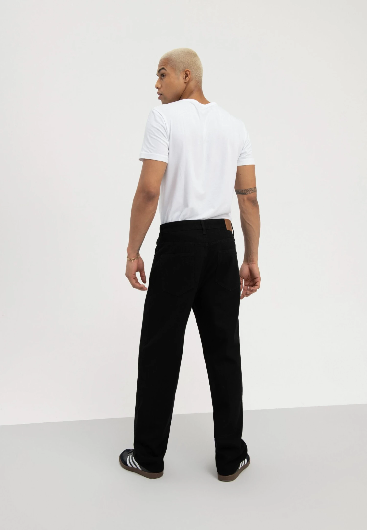 Relaxed Fit Jeans - Black Denim Pier One Relaxed Fit Jeans - Black Denim -Pier One-Winkel bf404b2702f147db8268635cd2118982 scaled