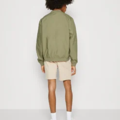 Pier One Bomberjacks - Olive -Pier One-Winkel c2c844d46d284f928dbfbf33af407249 scaled