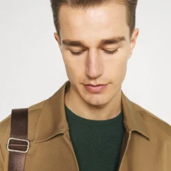 Pier One Basic Crewneck - Trui - Mottled Dark Green 5 Pier One Basic Crewneck - Trui - Mottled Dark Green -Pier One-Winkel c4a75157027844b18a449c0bf30f39e5 scaled