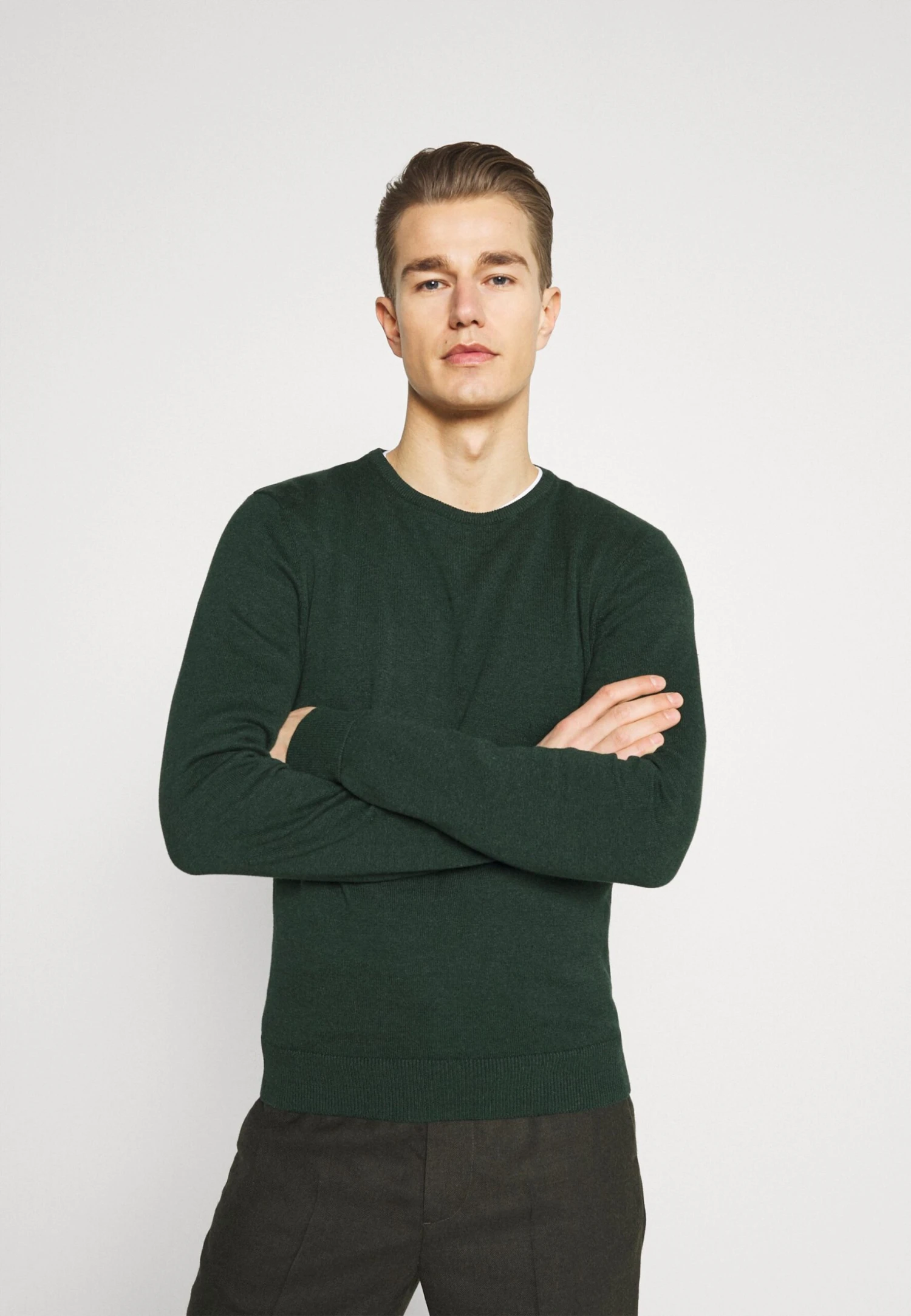 Basic Crewneck - Trui - Mottled Dark Green Pier One Basic Crewneck - Trui - Mottled Dark Green -Pier One-Winkel c661d1e3c864447eb509c2e31c6d4022 scaled