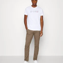 Pier One Chino - Brown 3 Pier One Chino - Brown -Pier One-Winkel cde96322443a4e9f9ed9d73c87089a30 scaled