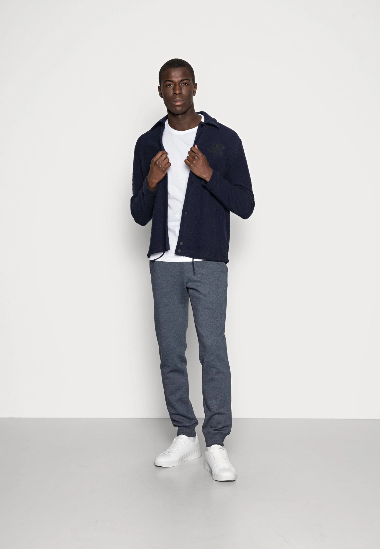 3 Pack - T-Shirt Basic - White/Black/Light Grey Pier One 3 Pack - T-Shirt Basic - White/Black/Light Grey -Pier One-Winkel d28901b646f747959ec4d4fc04f32e5a scaled