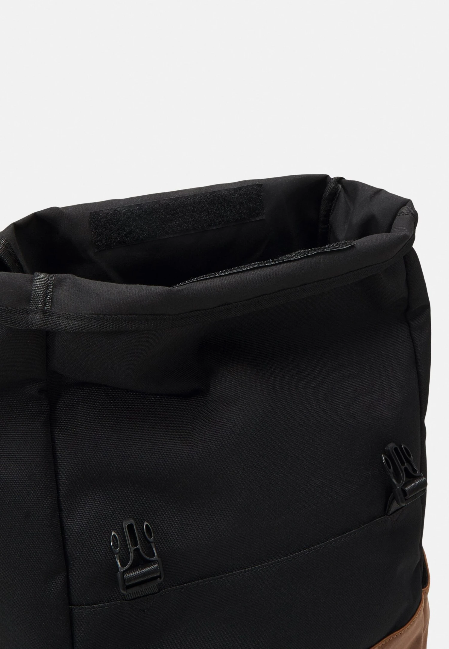 Unisex - Rugzak - Brown/Black Pier One Unisex - Rugzak - Brown/Black -Pier One-Winkel d5e63421c18540a39f5866f77c89ea7a scaled