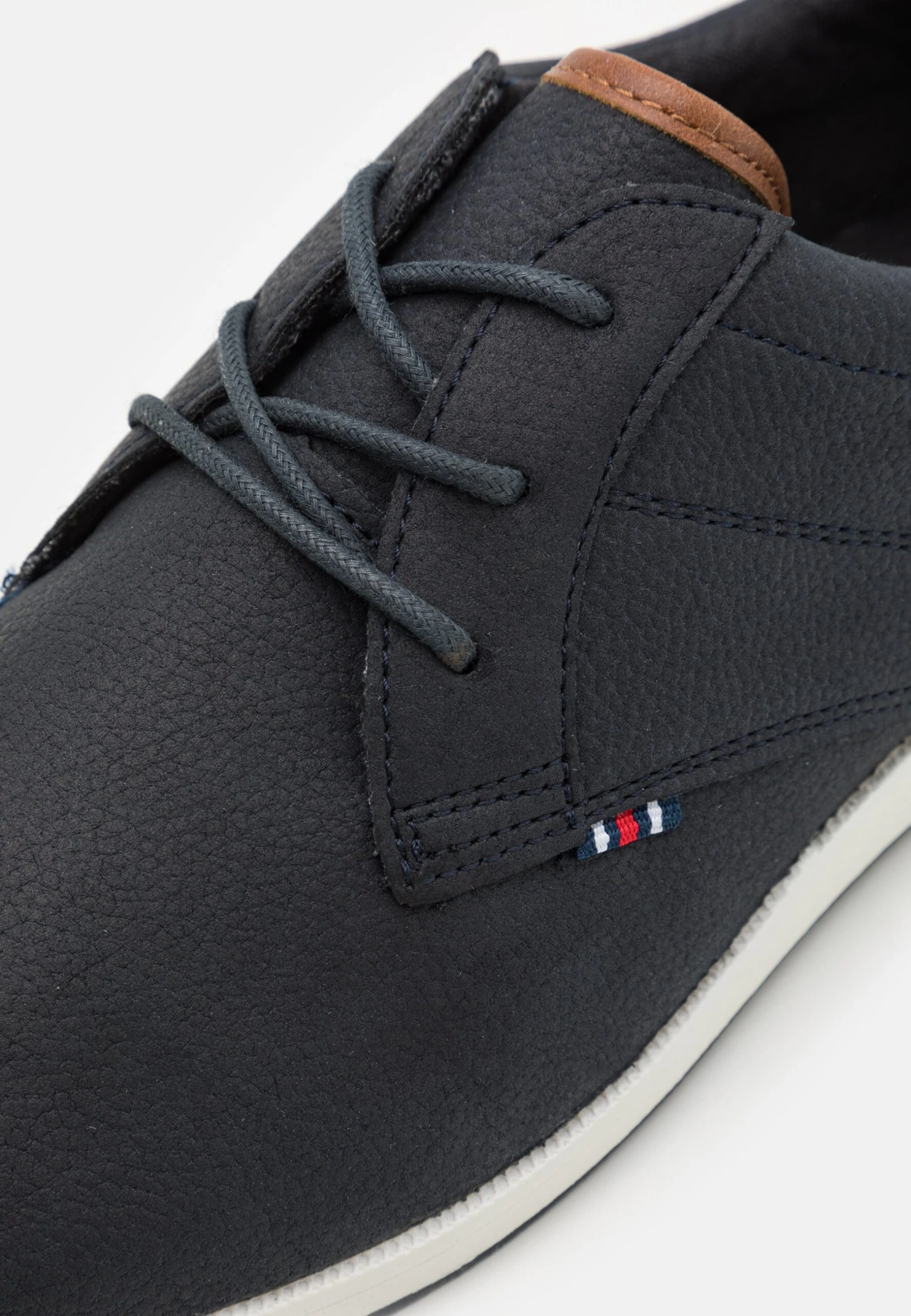 Sportieve Veterschoenen - Dark Blue/White Pier One Sportieve Veterschoenen - Dark Blue/White -Pier One-Winkel dff75f48d15744d2a2c522f733b15946 scaled