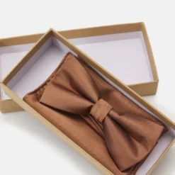 Pier One Set - Pochet - Brown 5 Pier One Set - Pochet - Brown -Pier One-Winkel e8534b78630b4dea9b4261770a1ca0c0 scaled