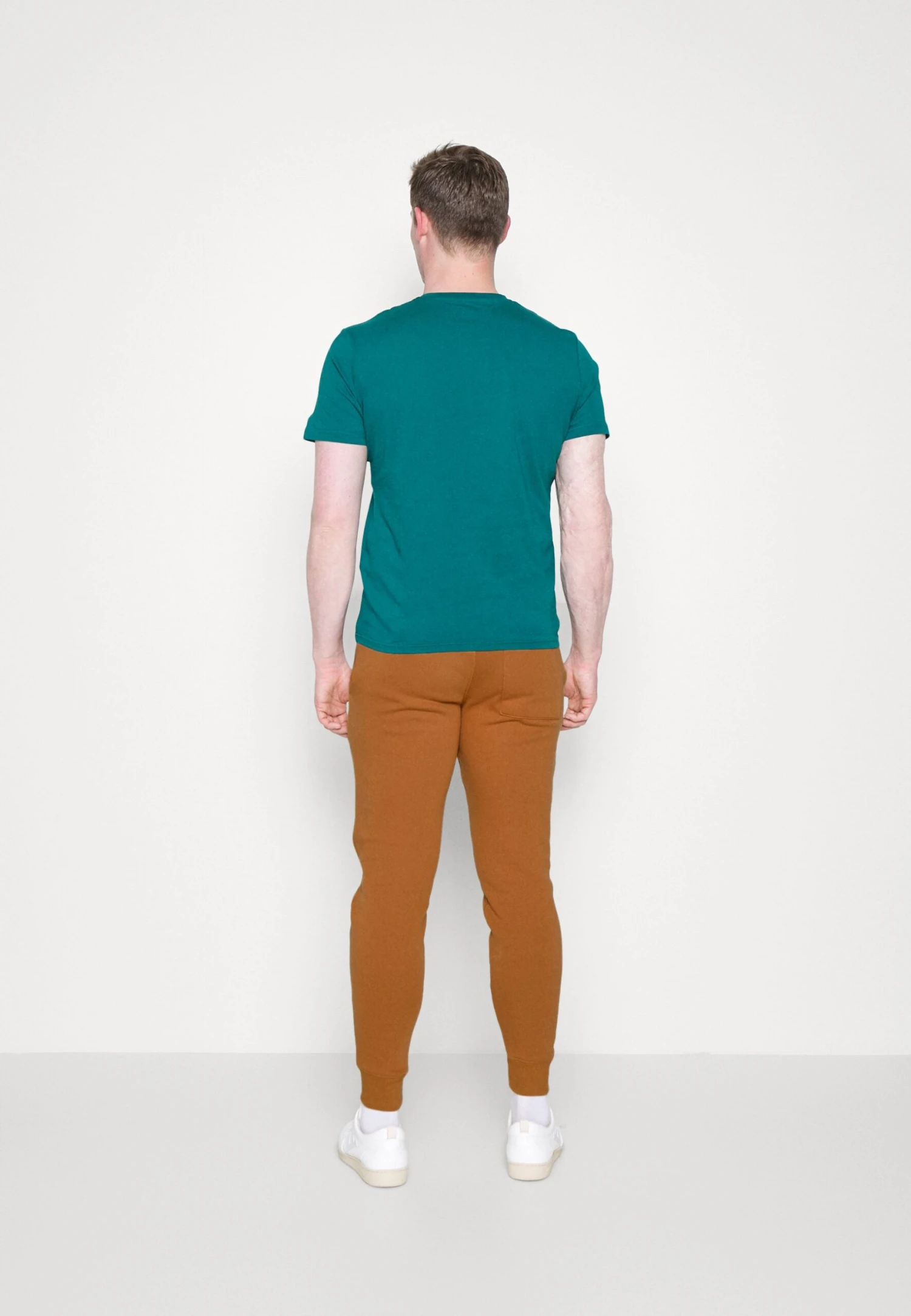 Trainingsbroek - Camel Pier One Trainingsbroek - Camel -Pier One-Winkel e93b4f0bad834ab29f165c08ec010d8d scaled