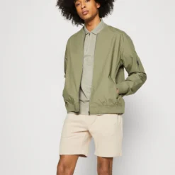 Pier One Bomberjacks - Olive -Pier One-Winkel eb0b742a81c147adbc01f392e0248b58 scaled