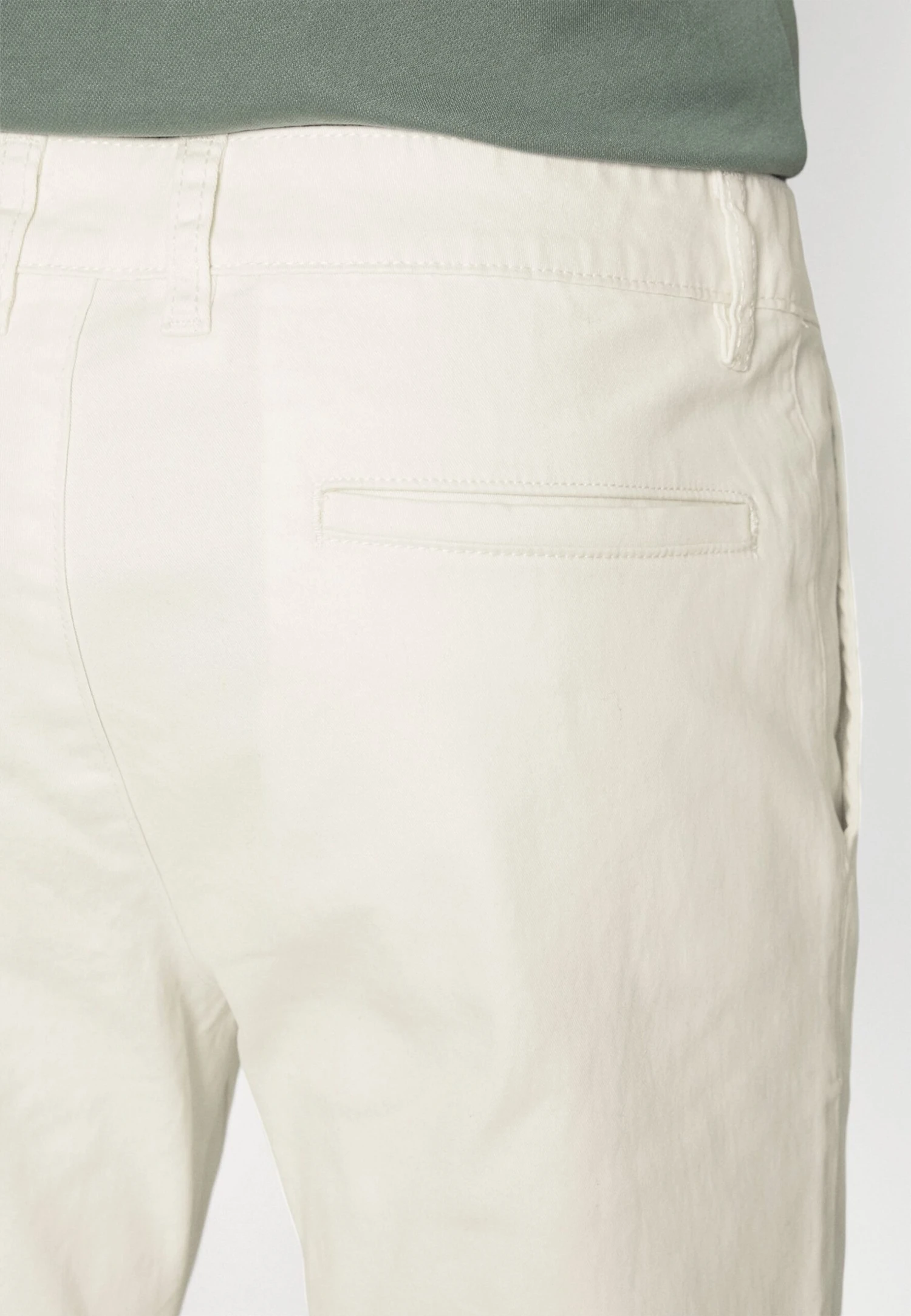 Chino - White Pier One Chino - White -Pier One-Winkel eeb5fc9811444f8fba403a1a0cd3e719 scaled