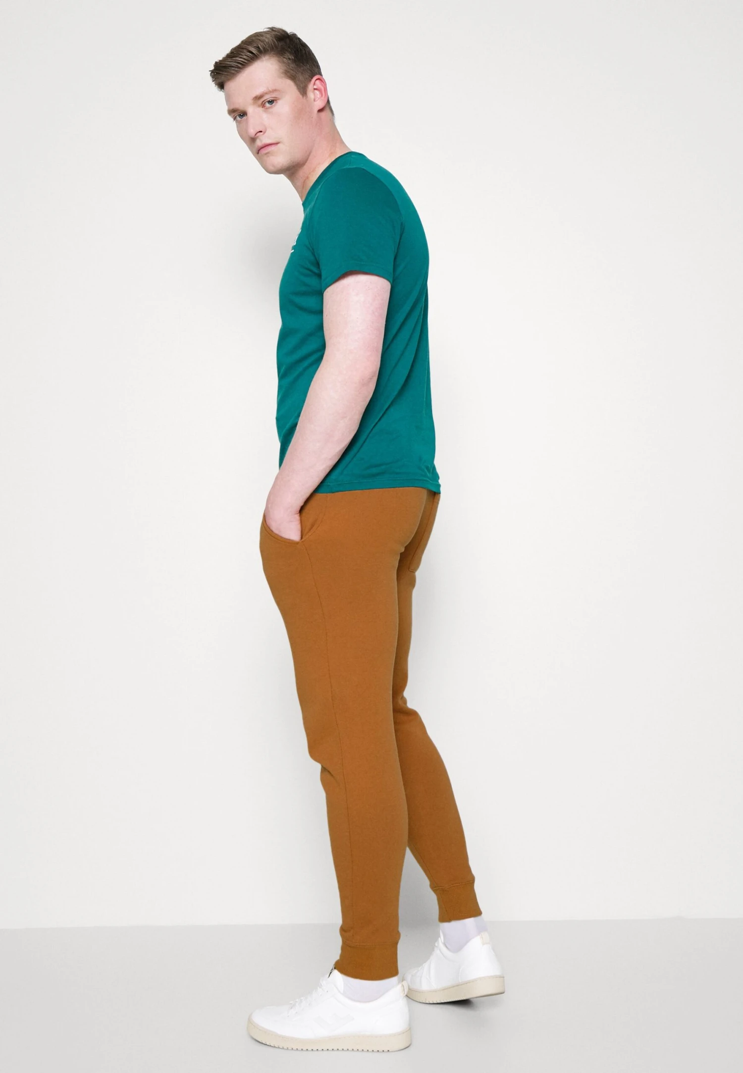 Trainingsbroek - Camel Pier One Trainingsbroek - Camel -Pier One-Winkel f1f9ec166d6a45e0ae1358f9bdd8a189 scaled