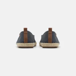 Pier One Unisex - Espadrilles - Dark Grey 4 Pier One Unisex - Espadrilles - Dark Grey -Pier One-Winkel f42f2547f3174953925ae2af649d0ca0 scaled