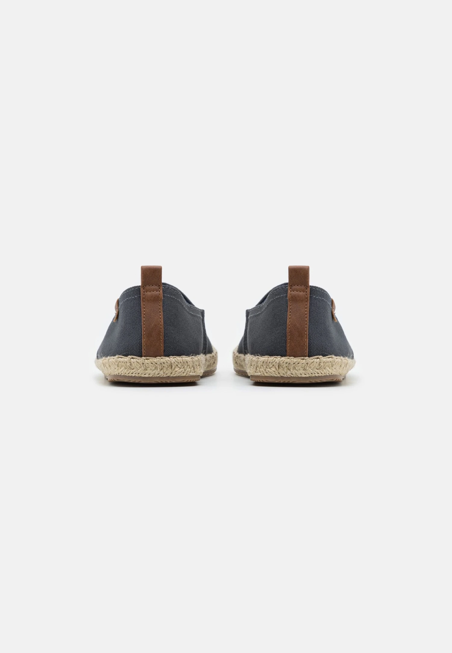 Unisex - Espadrilles - Dark Grey Pier One Unisex - Espadrilles - Dark Grey -Pier One-Winkel f42f2547f3174953925ae2af649d0ca0 scaled