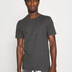 Pier One 3 Pack - T-Shirt Basic - Black/Mottled Dark Grey/Bordeaux -Pier One-Winkel fbb1fa11fda54722bafd9df33f46d342 scaled